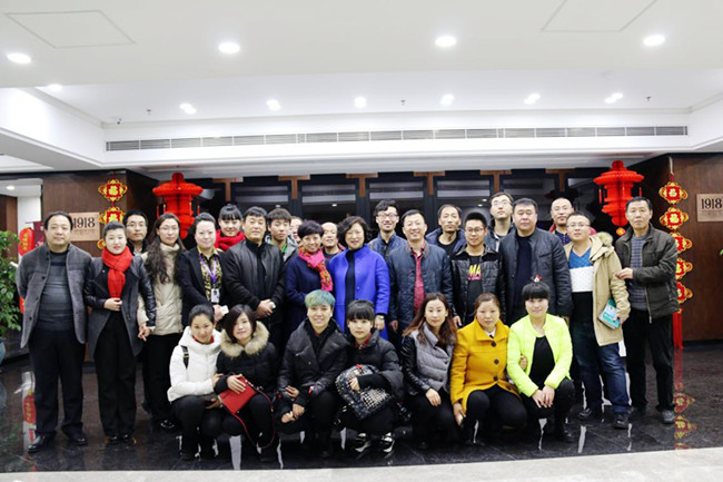 盤(pán)錦市奧馬漆業(yè)有限公司考察團(tuán)參觀方林裝飾