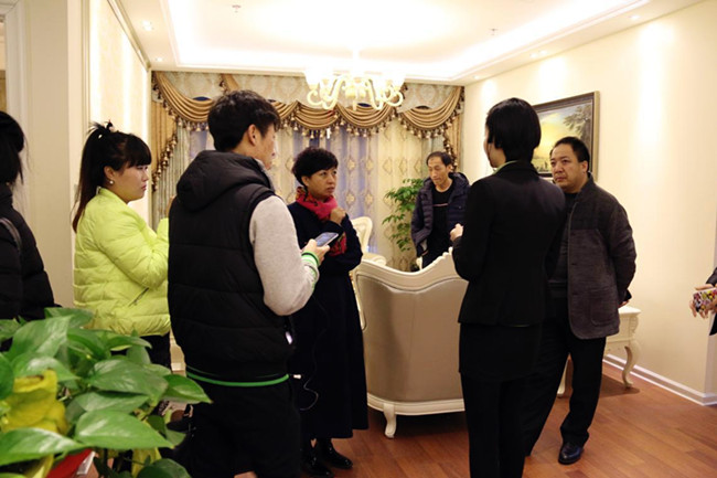 盤(pán)錦市奧馬漆業(yè)有限公司考察團(tuán)參觀方林裝飾